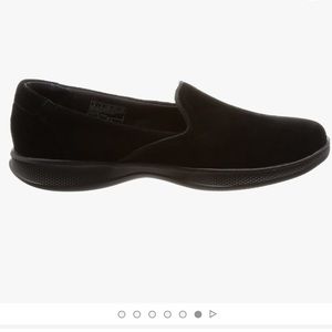 Skechers Gostep Lite NWT black suede
